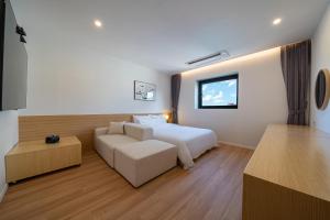Rúm í herbergi á Aank Hotel Daejeon Yongjeon 2nd