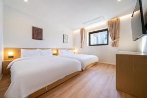 Rúm í herbergi á Aank Hotel Daejeon Yongjeon 2nd