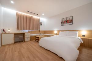Rúm í herbergi á Aank Hotel Daejeon Yongjeon 2nd