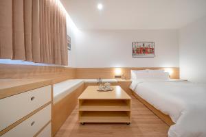Rúm í herbergi á Aank Hotel Daejeon Yongjeon 2nd