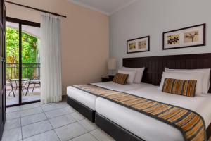 A bed or beds in a room at JAZ Neo Saraya Palms