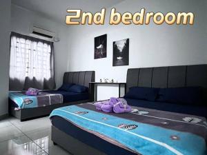 a living room with two beds and a bed room at SSR Stay n rest 887芙蓉休闲站民宿 in Seremban