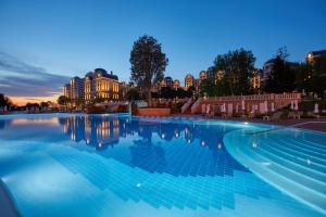 Bazén v ubytování Dreams Sunny Beach Resort and Spa - Premium All Inclusive nebo v jeho okolí