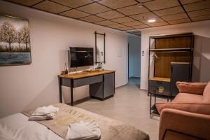 TV a/nebo společenská místnost v ubytování Goland Hotel