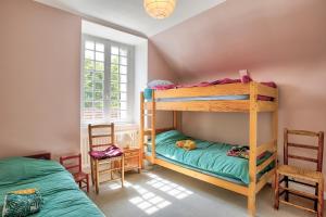 เตียงสองชั้นในห้องที่ La Grangerie - Charmante demeure typique