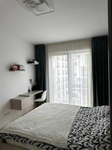 Katil atau katil-katil dalam bilik di Cluj Opulence: Luxe Airbnb Haven