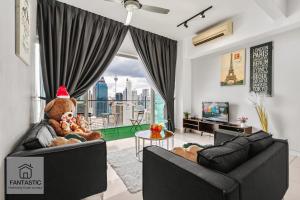 Μια τηλεόραση ή/και κέντρο ψυχαγωγίας στο Regalia Residence @ KLCC View Sky Pool by KC