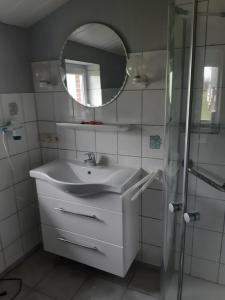Koupelna v ubytování FeWo an der alten Pappel 9195III - Fehmarn