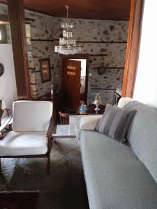 Afbeelding uit fotogalerij van Traditional House "Elisavet" in Próti