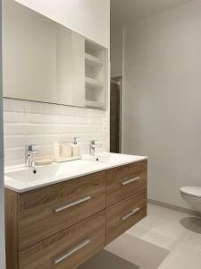 Ένα μπάνιο στο Appartement Nimes Arènes