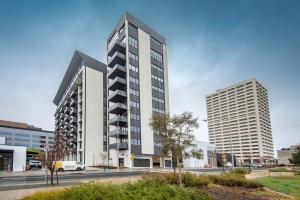 a tall building in a city with two tall buildings at Phenomenal Stay In Phillip in Phillip