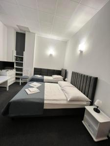 Llit o llits en una habitació de Hotel Park