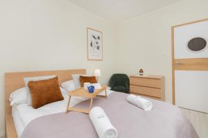 Кровать или кровати в номере Albatross Towers Apartment Gdańsk Przymorze by Renters