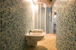 A bathroom at Fattoria Palazzeta - Pet & Family Friendly