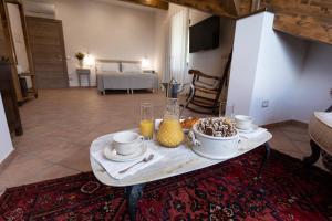 a table with food and drinks on top of a room at Agriturismo Punta San Lazzaro in Agerola