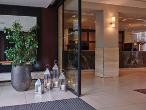 a lobby with candles and a vase with a plant at Adina Apartment Hotel Berlin Checkpoint Charlie in Berlin