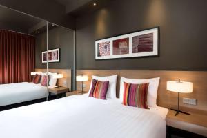 Cama ou camas em um quarto em Adina Apartment Hotel Frankfurt Neue Oper