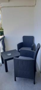 a chair and a table and a chair and a chair and a table at Rooms & Apartments Kaurloto in Pag