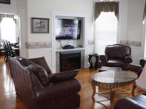 a living room with leather furniture and a tv at A Awesome Shenandoah Valley View in Elkton