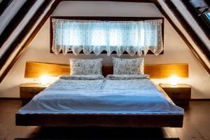 Katil atau katil-katil dalam bilik di Casa Boierului Comanici