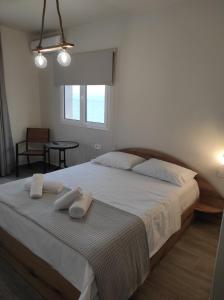 Łóżko lub łóżka w pokoju w obiekcie Casa la Scala