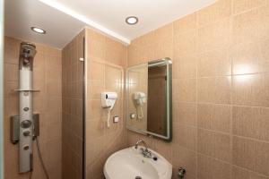 a bathroom with a sink and a mirror at Hotel Villa Basil in Tsilivi