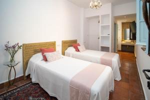 Łóżko lub łóżka w pokoju w obiekcie La Casa 1832 Boutique