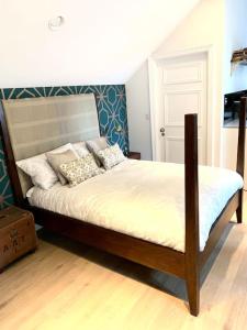 Cama ou camas em um quarto em Scholar's Loft - Cosy & Close to Central Cambridge