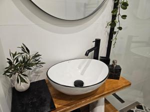 Foto Bratislavas asuva majutusasutuse Design Apt in Old Town-Free Parking-Balcony galeriist +19 fotot