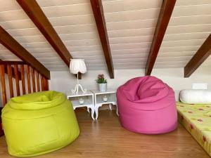 Część wypoczynkowa w obiekcie El palacio de Liaño pool chillout bbq