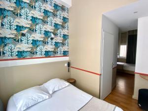Postel nebo postele na pokoji v ubytování Hotelo Lyon Charité