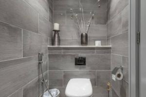 Koupelna v ubytování NEW! Luxurious Apartment with iconic burj View