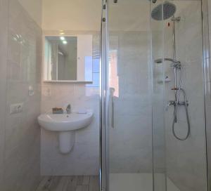 Ένα μπάνιο στο Civico 14 Apartment 4B