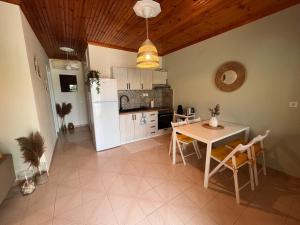 Kuchyň nebo kuchyňský kout v ubytování Niko Summer House