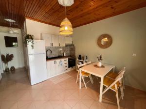 Kuchyň nebo kuchyňský kout v ubytování Niko Summer House