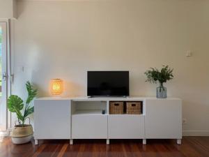 a white cabinet with a television on top of it at SUKARRIETA Urdaibai in Pedernales
