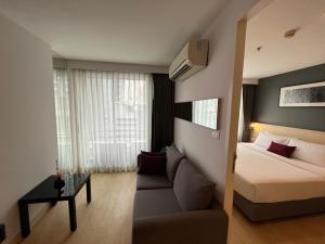 Postel nebo postele na pokoji v ubytování Arize Hotel Sukhumvit