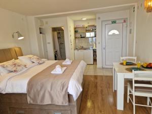 Postel nebo postele na pokoji v ubytování Apartmani Luan
