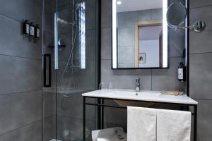 Kúpeľňa v ubytovaní Petit Palace Cliper-Gran Vía