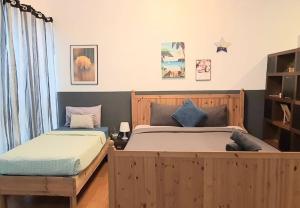 a bedroom with two beds and a window at Regalia Suites KLCC View Rooftop Infinity Pool by SHI in Kuala Lumpur +163 photos