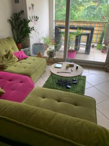 Posedenie v ubytovaní Votre séjour cosy à Frejus!