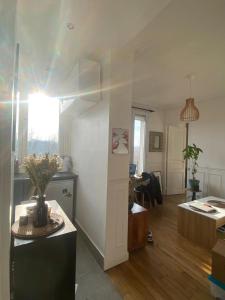 Appartement ensoleille, central et tout equipe avec vue Tour Eiffel et Pantheon