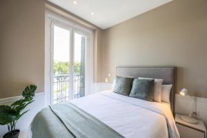 Łóżko lub łóżka w pokoju w obiekcie Apartamento Embajadores XVII