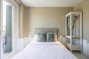 Łóżko lub łóżka w pokoju w obiekcie Apartamento Embajadores XVII