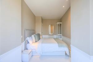 Łóżko lub łóżka w pokoju w obiekcie Apartamento Embajadores XVII