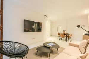 Telewizja i/lub zestaw kina domowego w obiekcie Apartamento Embajadores XVII