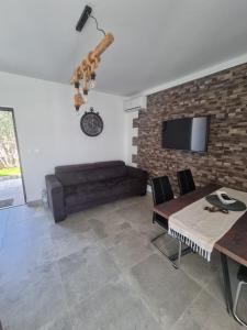 a living room with a couch and a table at Villa Marta in Porat