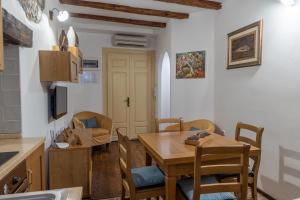 Posezení v ubytování La Prua + 33 fotografií