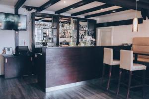 a bar in a restaurant with two chairs and a counter at Hotel zur Post in Steimbke