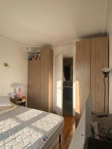Appartement ensoleille, central et tout equipe avec vue Tour Eiffel et Pantheon